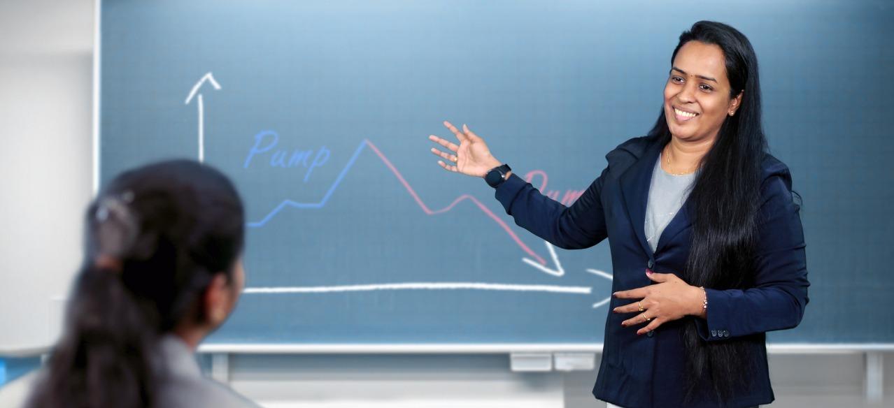 BEST IN-HOUSE HANDS ON TRAINING